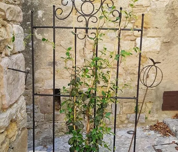 L Estello, Village House In Provence